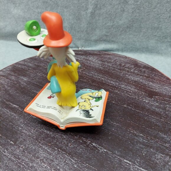 Dr. Seuss Cat In The Hat Figurine With Green Eggs & Ham Statue - Picture 6 of 9